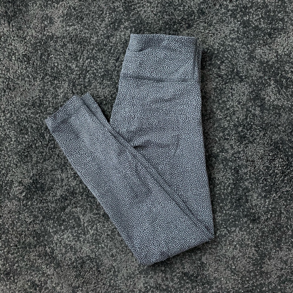 black and white wunder under lululemon leggings